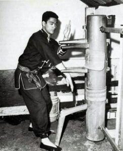 Bruce Lee doing Niko Ashi Dachi on the wooden dummy